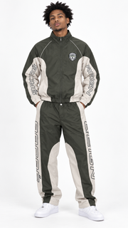 Sacre reign multi panel nylon set by TODAYS TRENDS